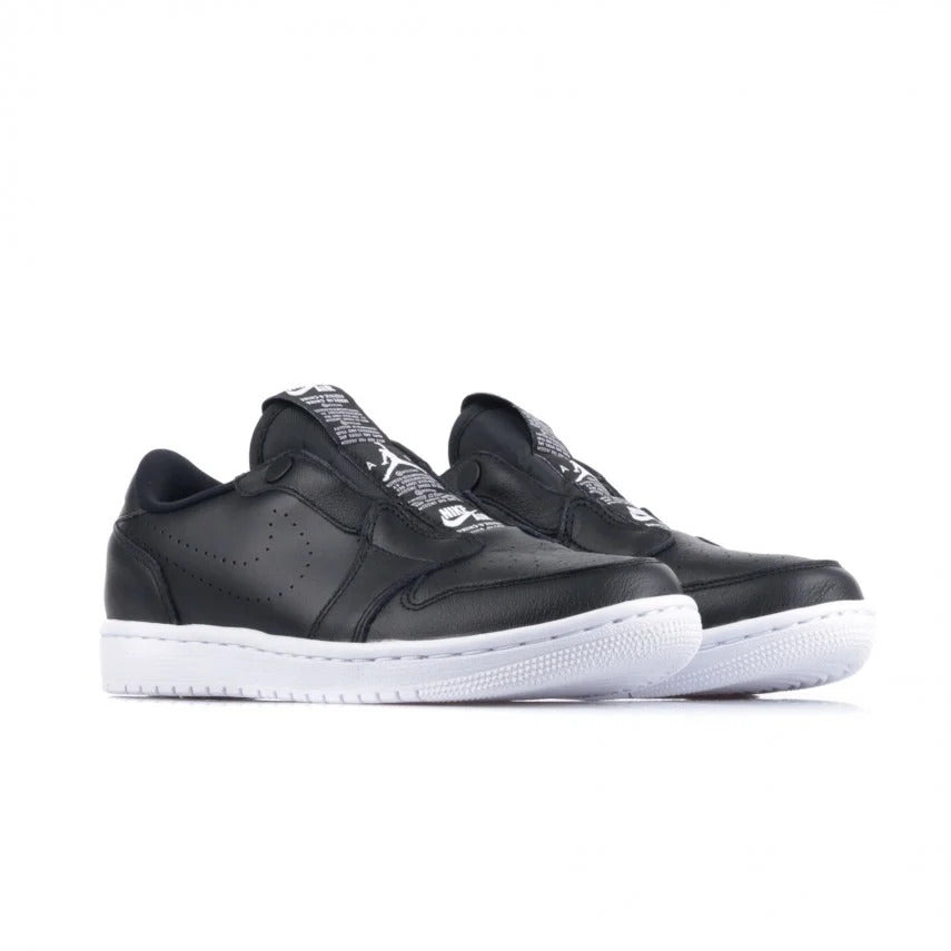 Pair of WMNS Air Jordan 1 retro Low "Split Black White" women's low sneakers, a particular model that does not have the lateral Swoosh as an overlay but as a dotted profile