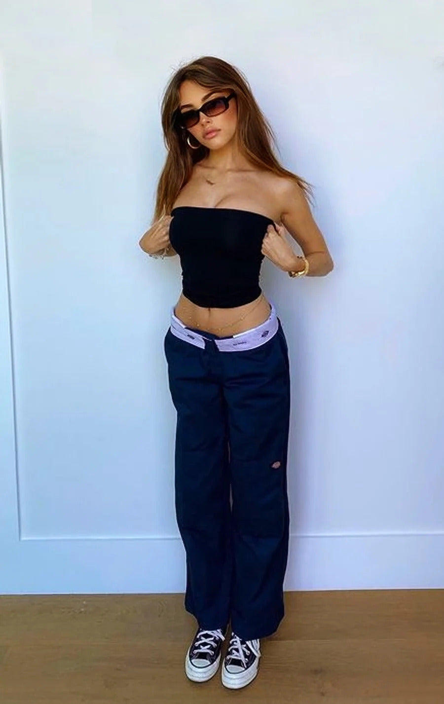 Madison Beer wears Dickies 874 workwear trousers with cuffed waist as per the trend
