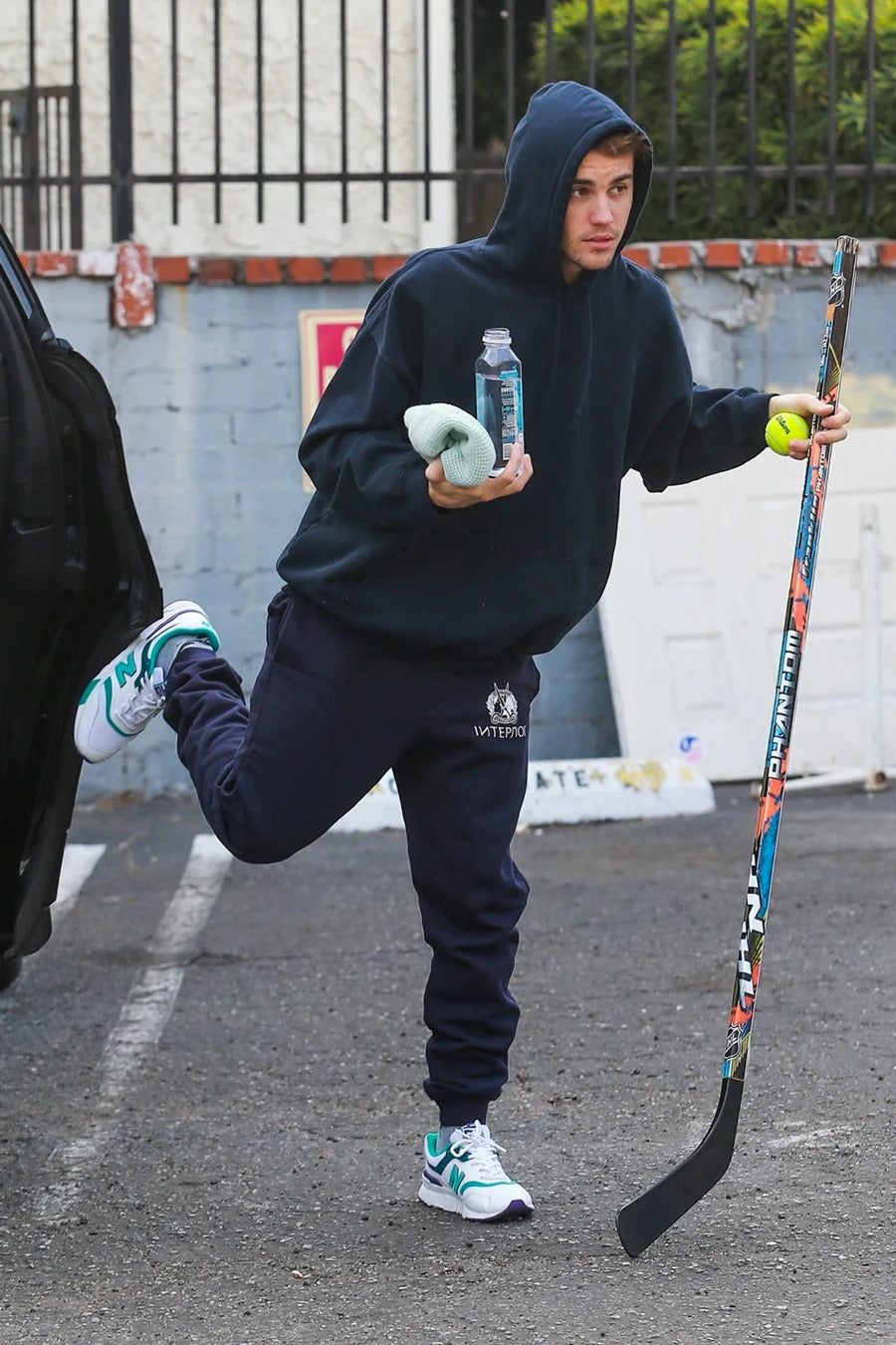 Justin Bieber wears white and light blue New Balance 550s with an activewear look