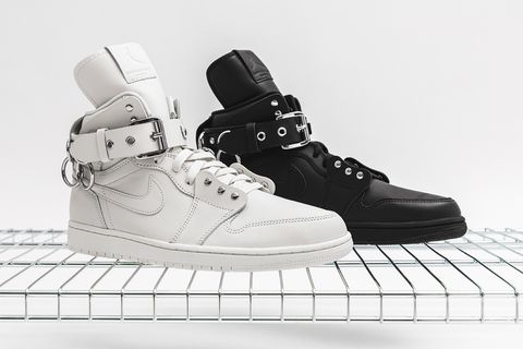 Sneakers limited edition, Comme Des Garçons x Air Jordan 1, mismatched colorway black7white