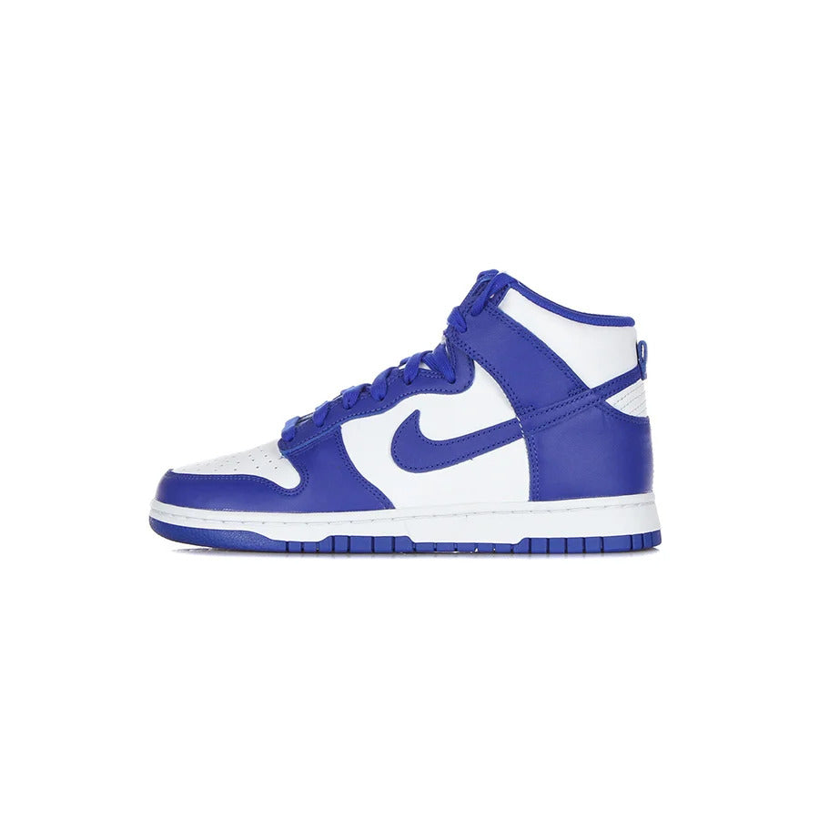 Scarpa alta sneaker Nike Dunk Higa Retro "Game Royal" nella colorway bianca viola
