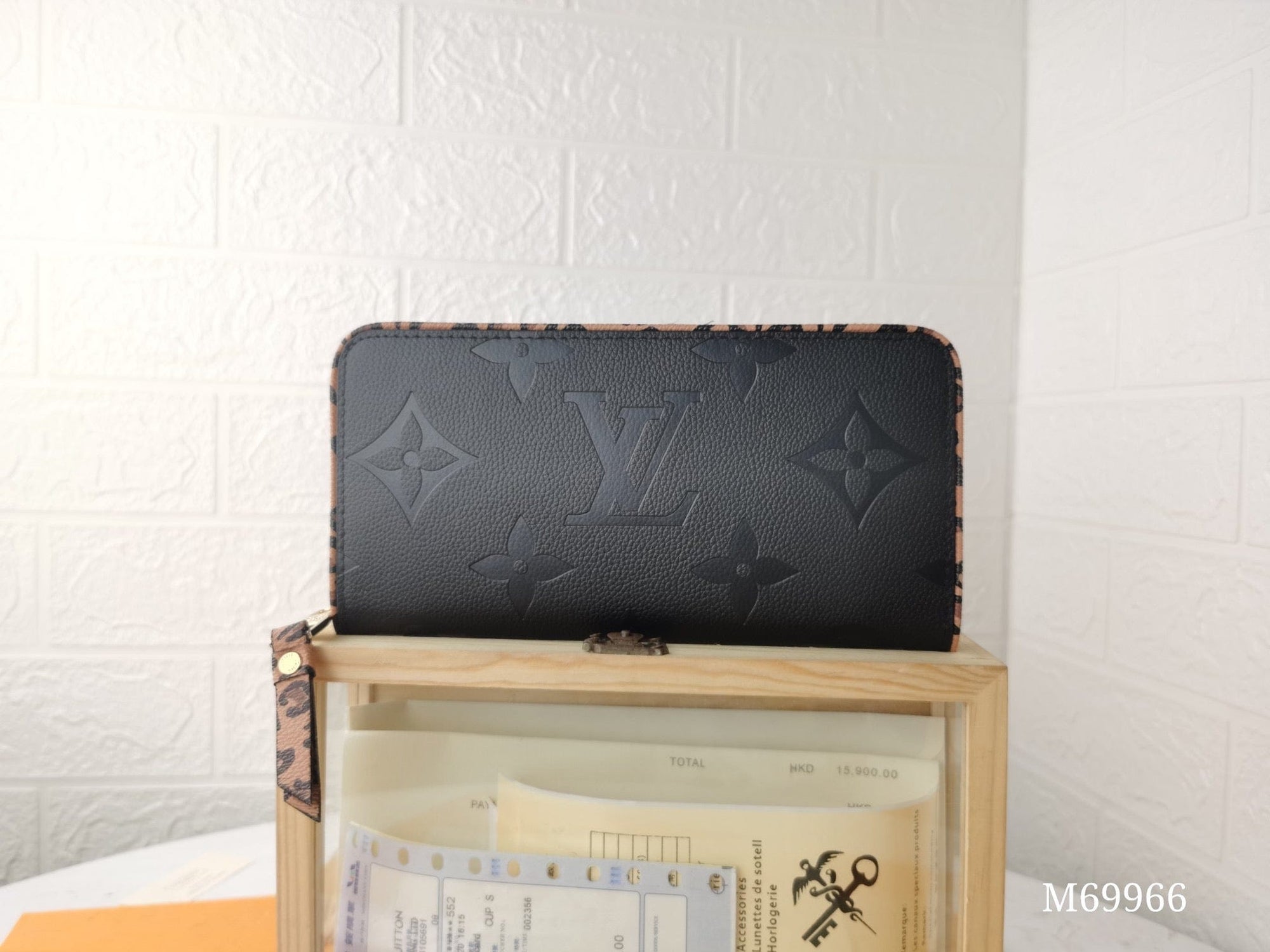 Leather Louis Vuitton Phone Bag (Phone Pouch) - HypedEffect