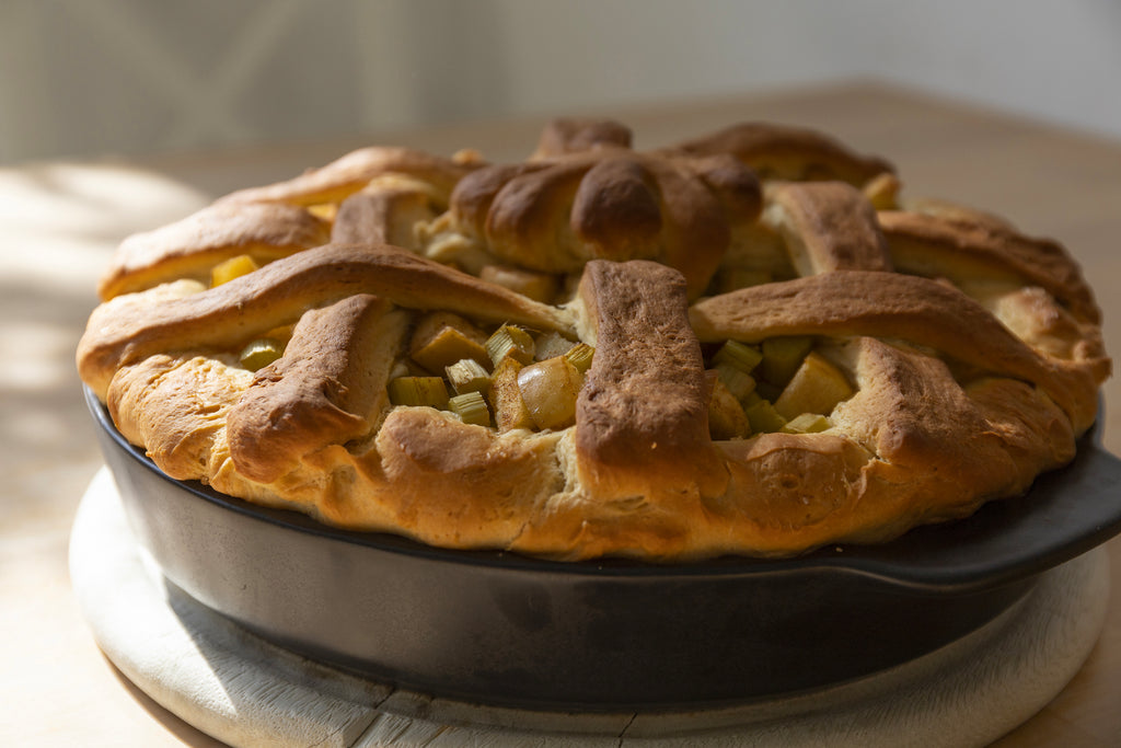 Rhubarb and apple pie in a form