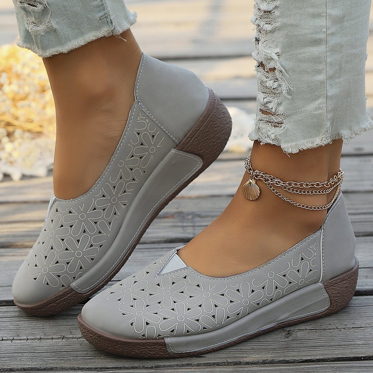 Product Image for Damen Slipper mit dekorativem Blumenmuster und rutschfester Sohle Heidi-Mode, Grau / 41
