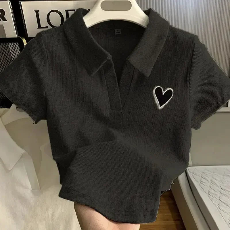 Product Image for Heidi-Mode | Loves Stickerei T-Shirt Polo Kragen Orthoshoulder Slim Hotsweet Damen Crop Top Koreanische Mode Hottie Einfach Lässig Großhandel, schwarz