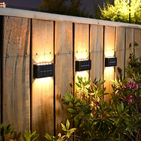 Moderne Solar-Zaunleuchte mit stilvollem Design für eine charmante Beleuchtung im Garten