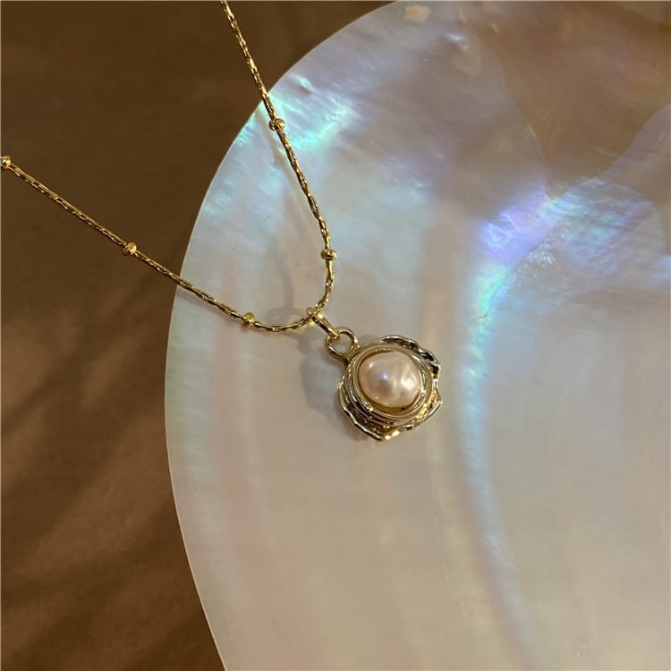 Retro Baroque Pearl Necklace