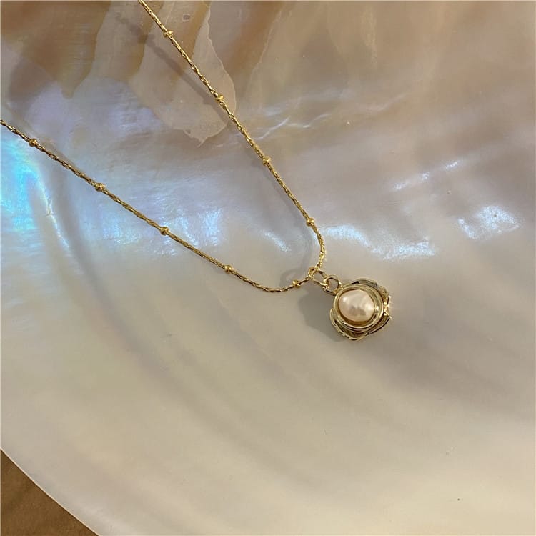 Retro Baroque Pearl Necklace