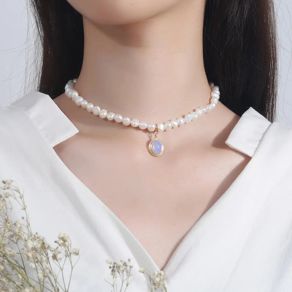 Irregular Pearl Round Medal Necklace