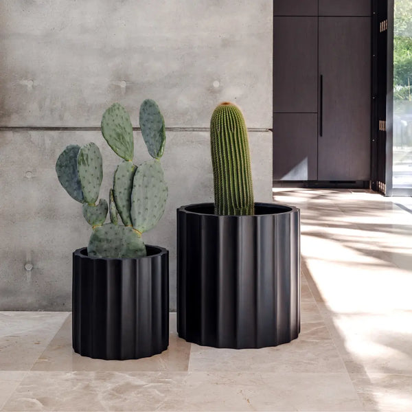 Wholesale garden pots in black