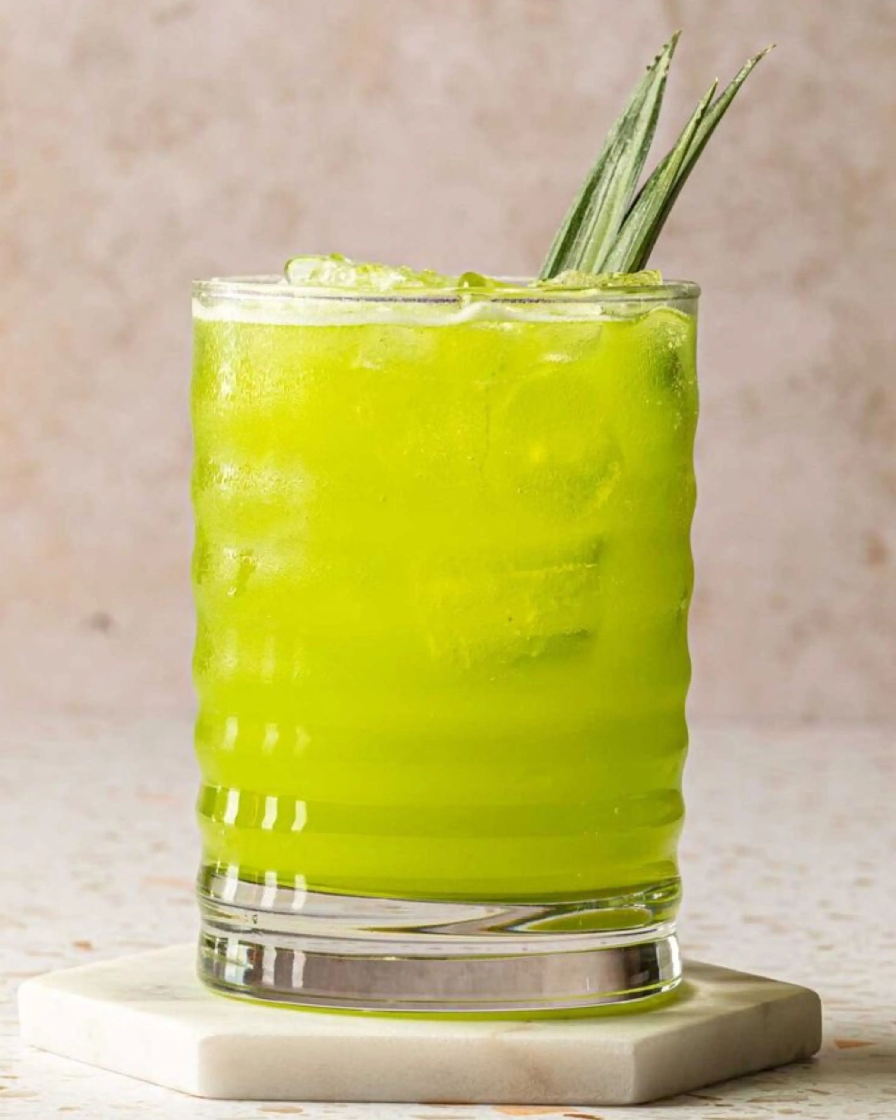 vodka and midori highball, summer cocktails, vodka cocktail recipes with soda