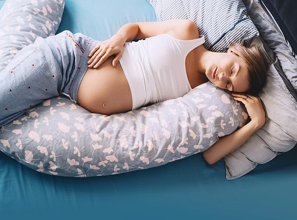 2. Mum-to-be sleeping with shaped pilllow