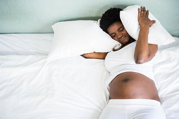 2. Pregnant mum trying to sleep with two pillows
