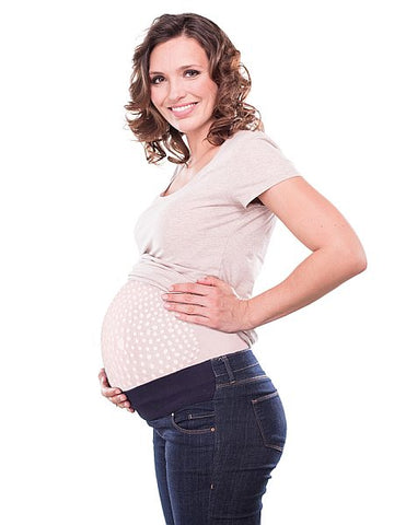 pregnant woman wearing secret saviours stretch mark prevention band