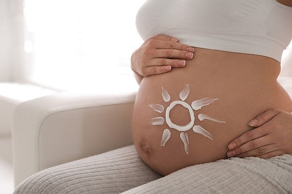 6. Pregnant mum to be with sun cream on her tummy