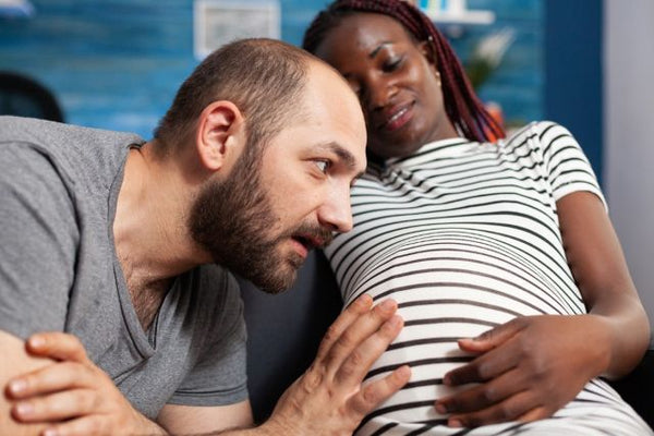 8. Dad to be feel for baby kick on pregnant tummy