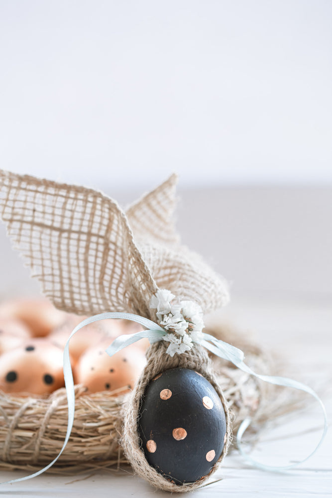 Velikonoční vajíčko s jutovou stuhou