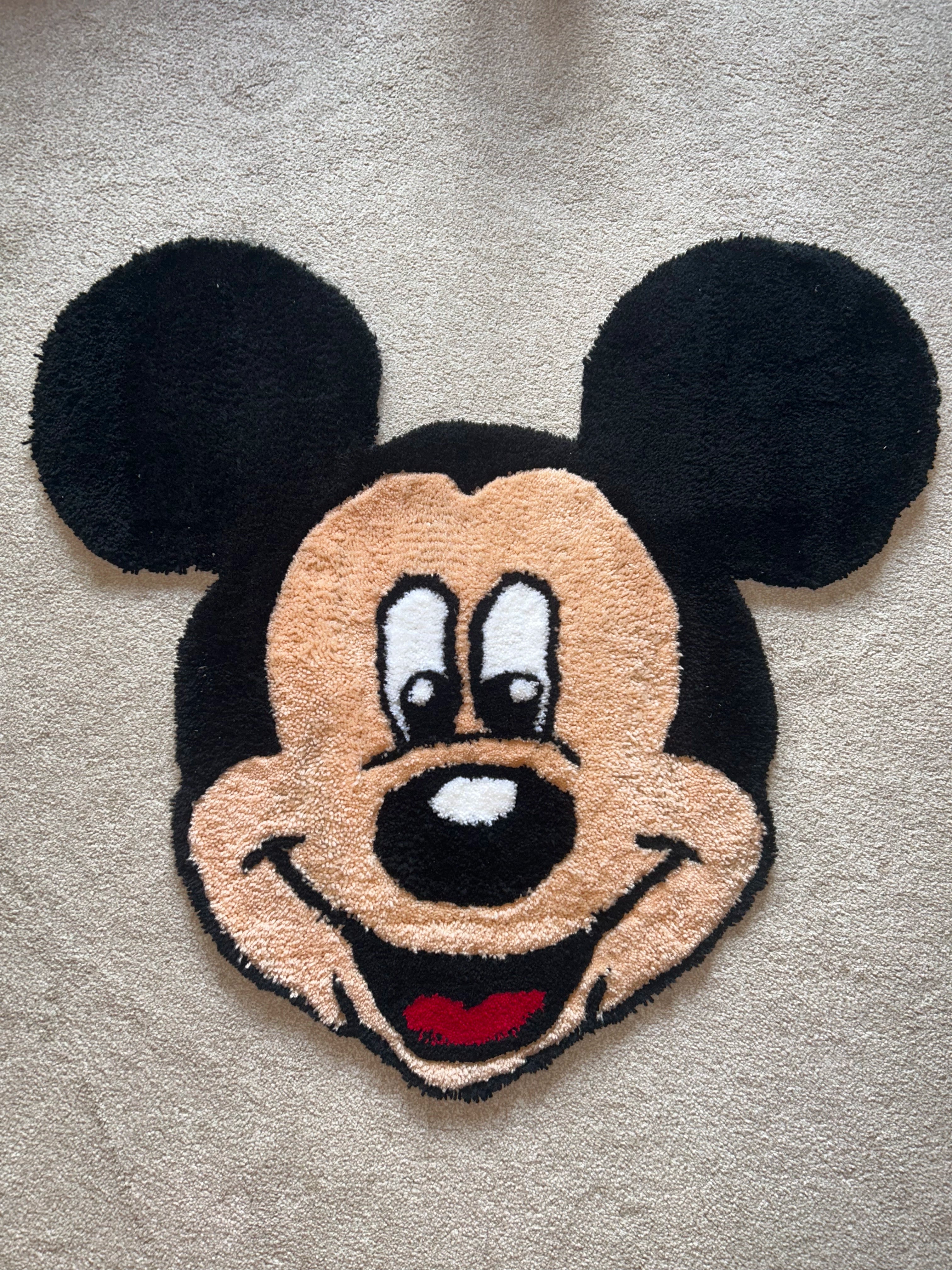 Mickey Mouse Rug.webp__PID:ec5cdd8f-33c2-4172-b0a8-3beae55b1b2c