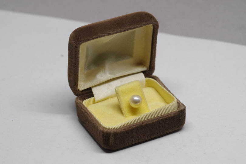 Stunning Pearl Tie Pin Image 1