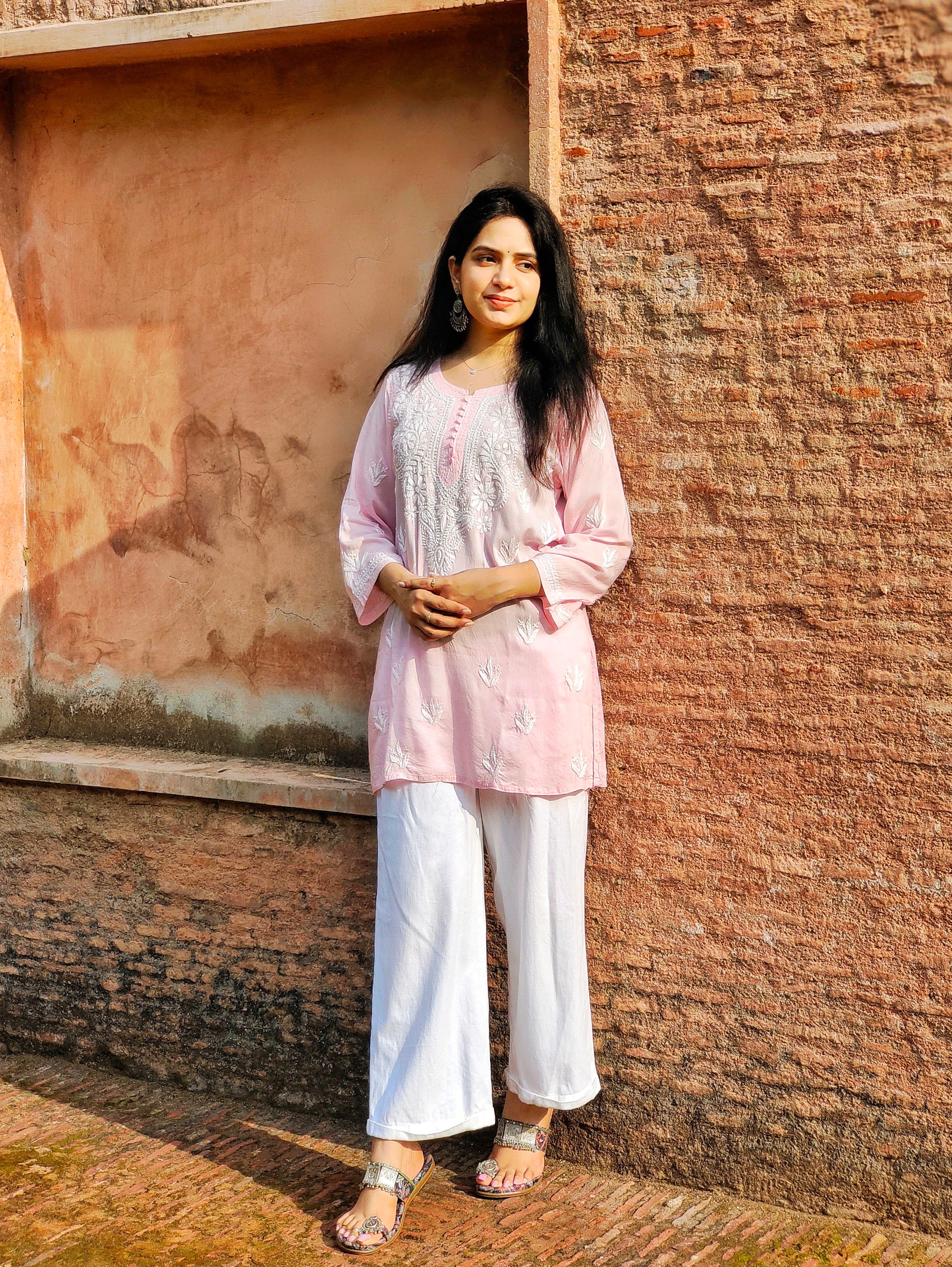 Lucknowi kurta design||#Chikankari kurti||#lucknowi #suit design||Chikankari  kurti with #jeans|| - YouTube