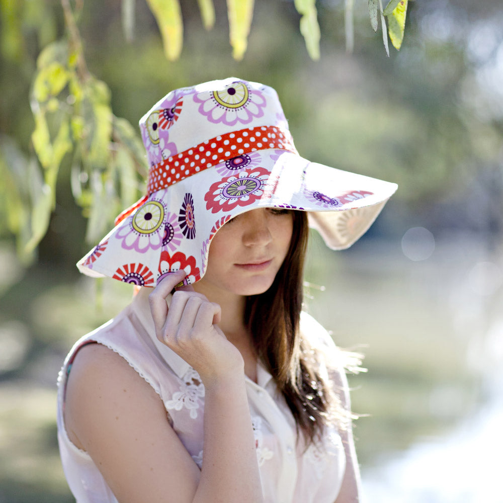 A completed sun hat from ÔSpring BloomsÕ sun hat pattern.Õ
