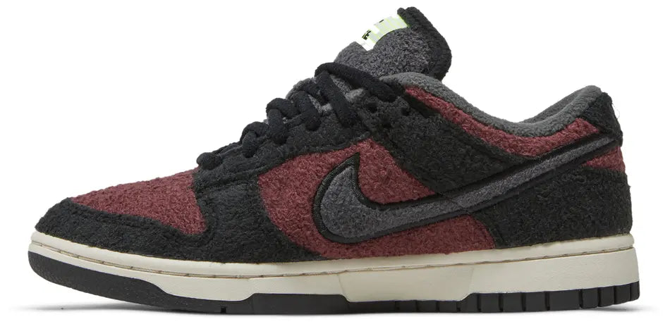 Nike Dunk Low SE Fleece Burgundy Crush
