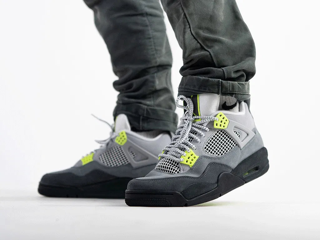 Air Jordan 4 Retro SE 95 Neon