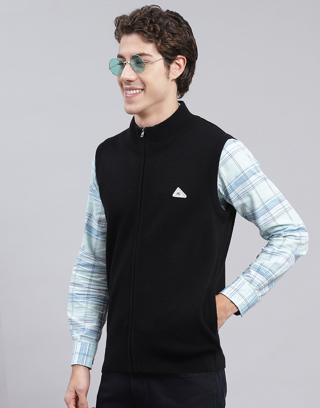 Men Black Solid Stand Collar Sleeveless Sweater - Monte Carlo product image