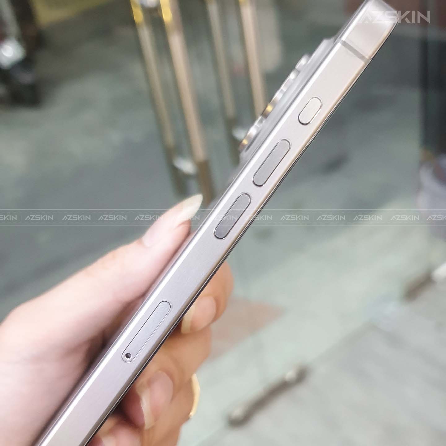 Viền iPhone 15 Pro Max có dễ xước không?