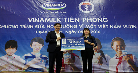 Vinamilk tiên phong trong sữa học đường, vì một Việt Nam vươn cao