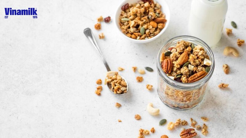 Granola chứa nhiều loại hạt giàu dinh dưỡng&nbsp;