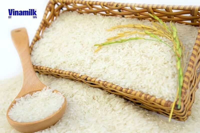 Gạo là một trong các thực phẩm giàu tinh bột phù hợp cho bé