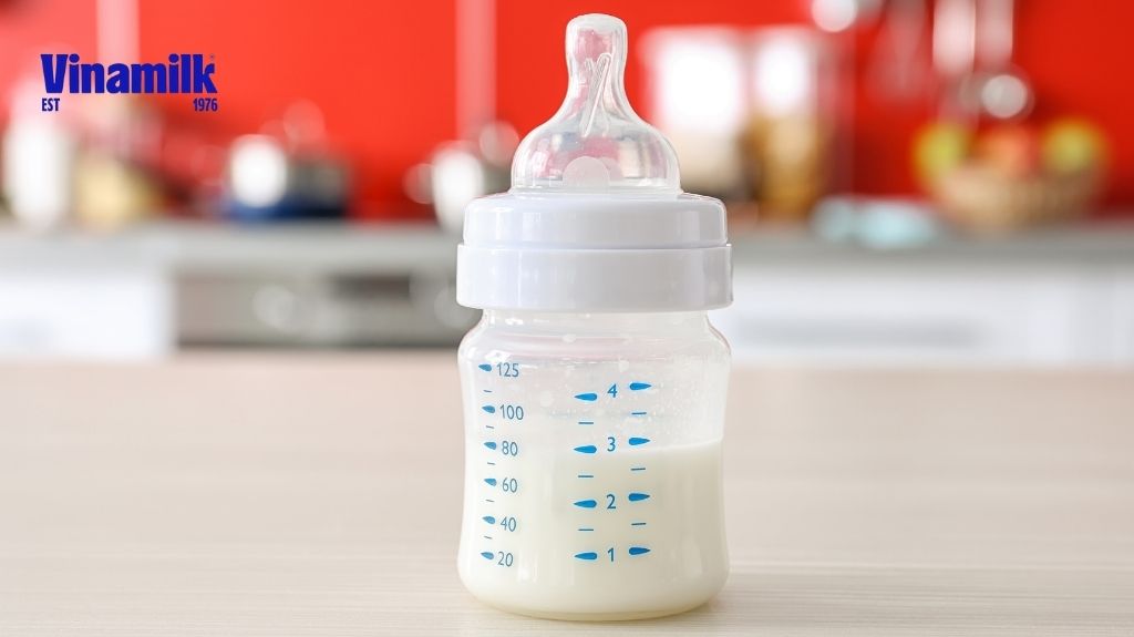 Cách bảo quản sữa bột đã pha cho bé