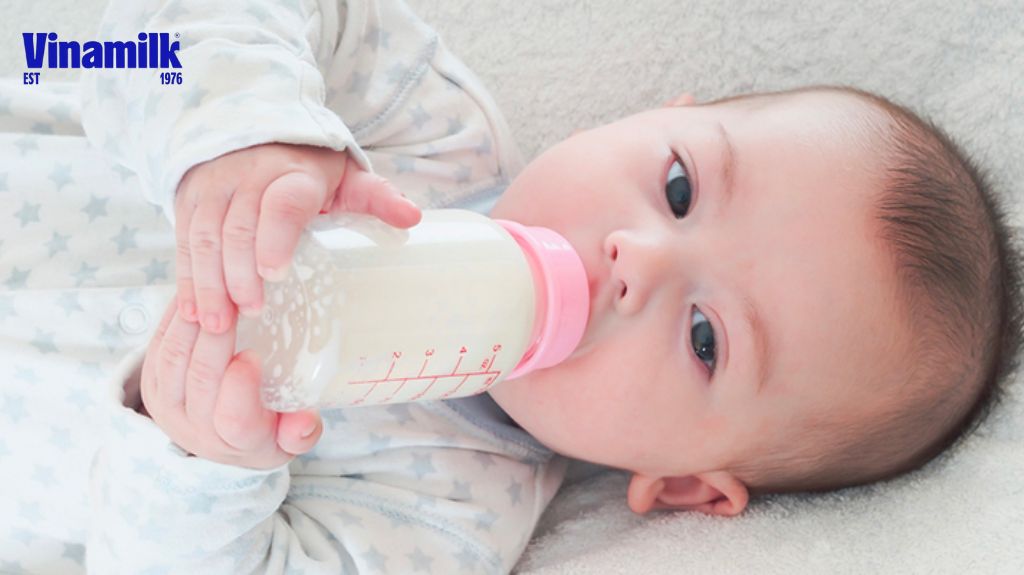 Cho bé uống sữa còn hạn sử dụng&nbsp;