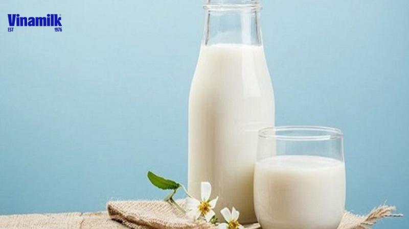 Sữa là thực phẩm mẹ nên hạn chế dùng sau sinh
