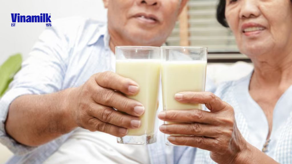 Sữa tốt cho xương khớp người lớn tuổi