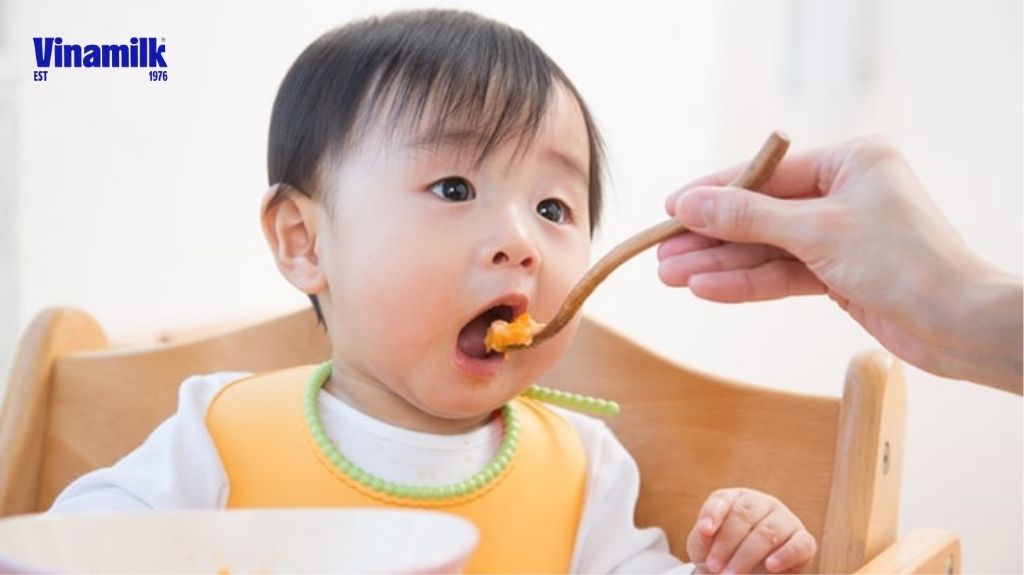Có thể tăng khẩu phần ăn cho bé từ 6 - 8 tháng tuổi