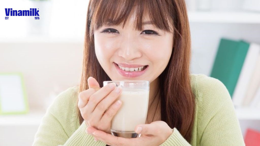 Mẹ bầu nên uống tối đa 500ml sữa đậu nành/ngày