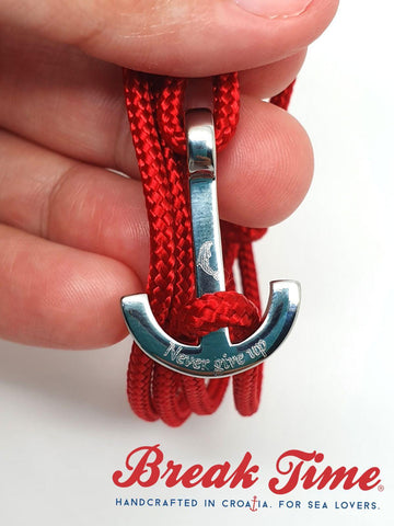 Yacht Club by Break Time Kroatische Ankerarmbänder. Individuell gravierter Schmuck. Origineller Designerschmuck. Attila Kim und Bogdan Ciocodeica