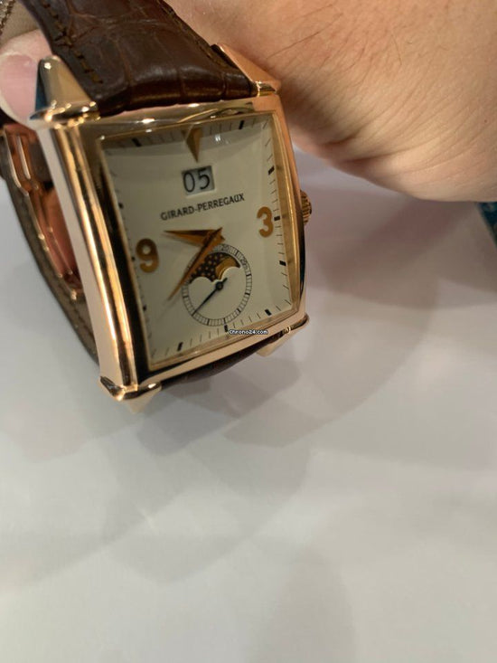 Girard Perragaux Vintage 1945 25800.0.52.815 Rose gold