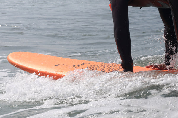 Planche de surf softop parfaite pour débuter le surf. Marque de surf française - meilleure alternative au planche Olaian et Décathlon