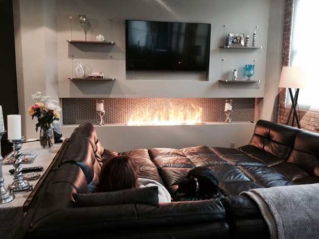 An Ethanol fireplace burner in living room.