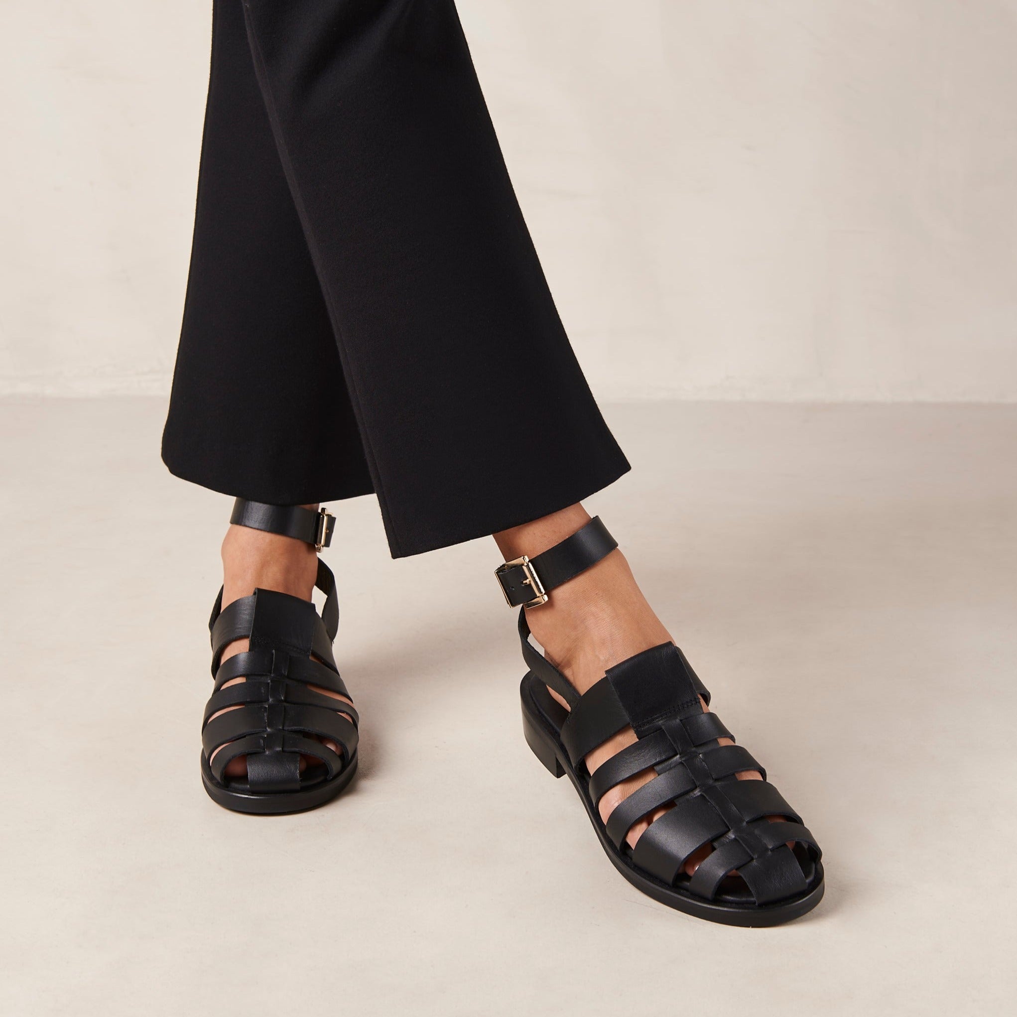 Strappy Flat Sandals ALOHAS