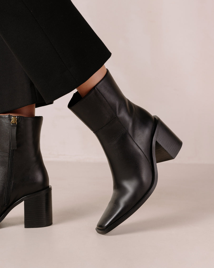 - Black Leather Boots | ALOHAS