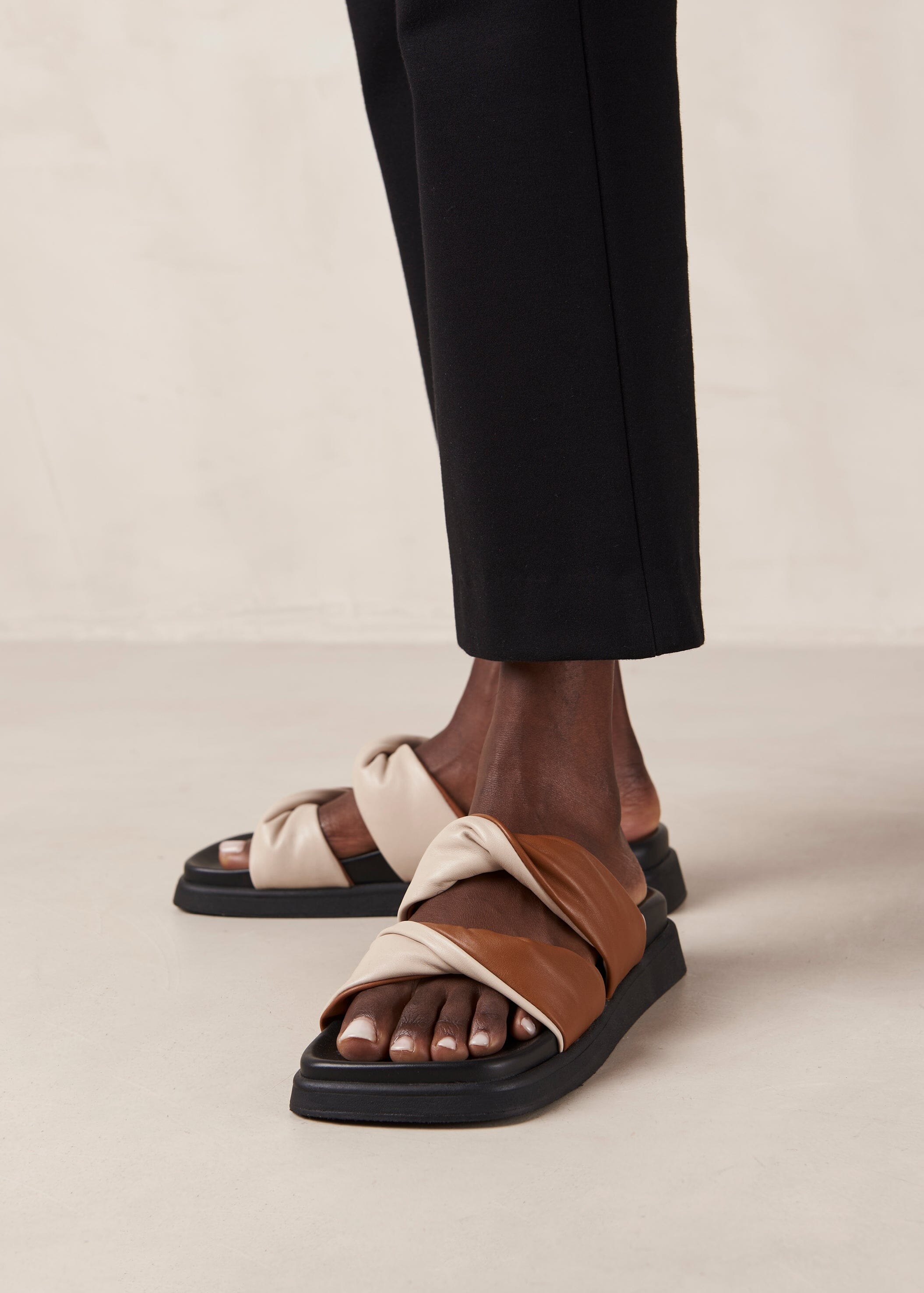 Shaka Bicolor Tan Cream Leather Sandals