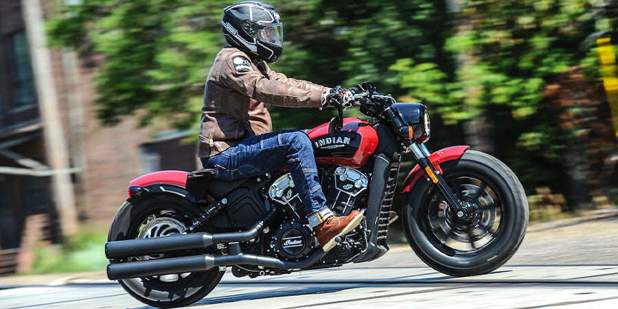 INDIAN SCOUT BOBBER Riding Position