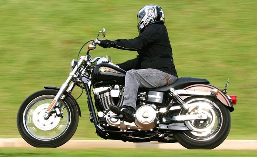 Comfort and Ergonomics: Harley Davidson Dyna Super Glide Custom