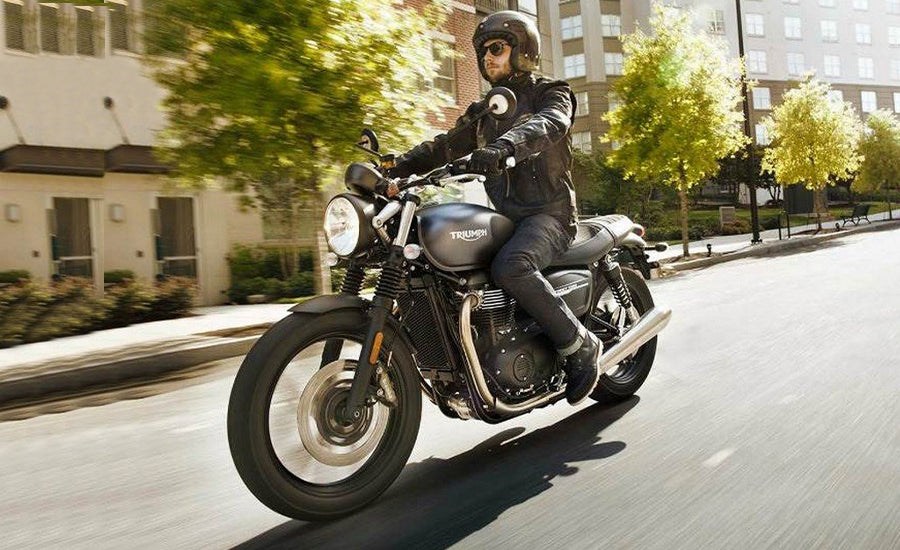 Comfort & Ergonomics: Triumph Street Twin