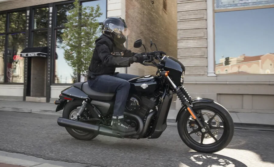 Comfort & Ergonomics: Harley Davidson Street 500