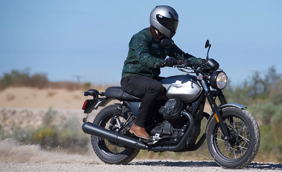 Comfort & Ergonomics: Moto Guzzi V7 Stone